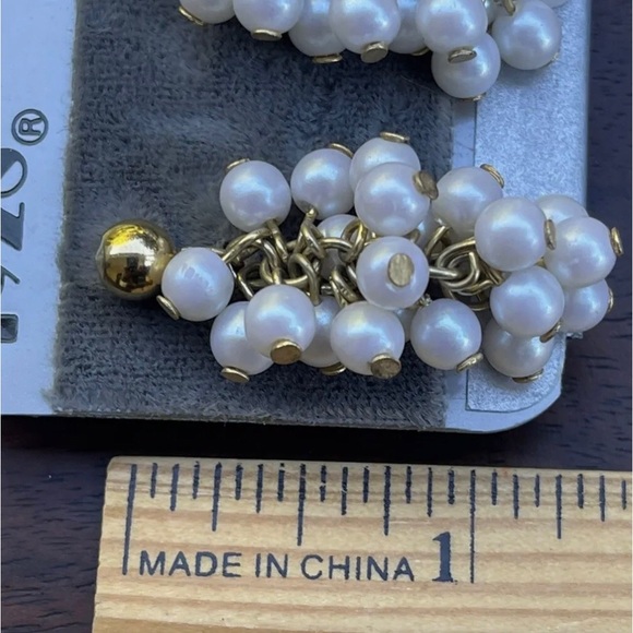 Vintage 1928 Faux Pearl Grape Cluster Earrings - Picture 2 of 3